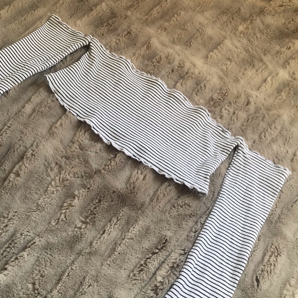 Urban Outfitters Ribbed Crop Top - Picture 2 of 5